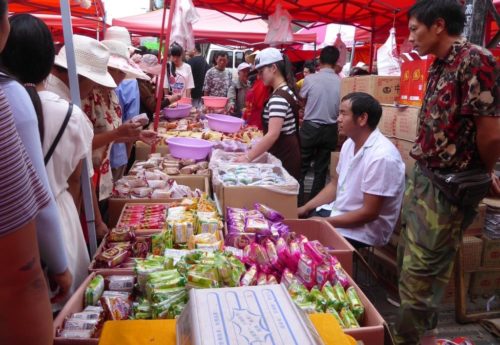 moon-cakes-at-market