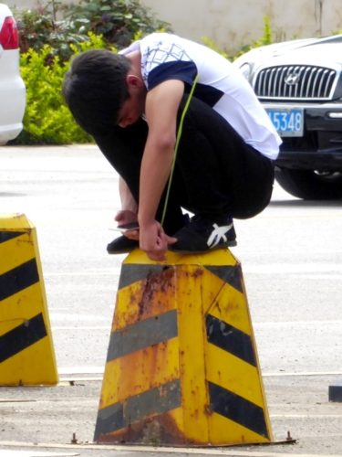 squatting-with-phone